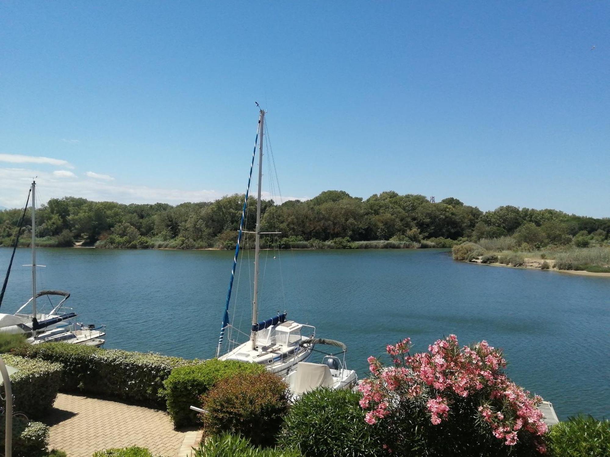 Vue Lagune Et Bateaux A 100M De La Plage Saint-Cyprien Kültér fotó